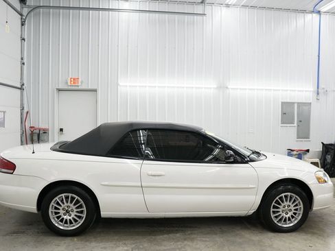 Used 2005 Chrysler Sebring Touring image 17