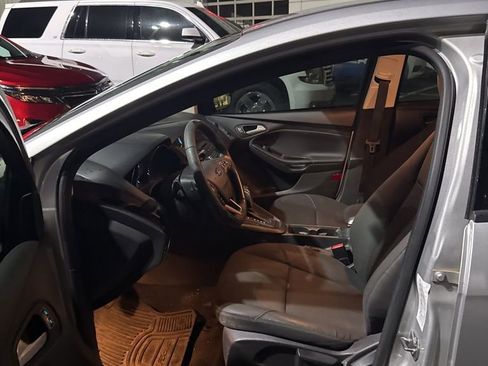 Used 2015 Ford Focus SE w/ SE Sport Package image 9