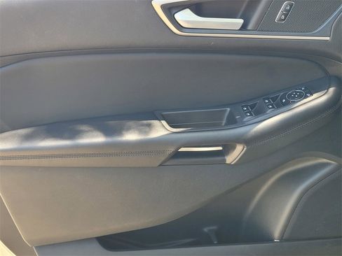 Used 2023 Ford Edge SEL image 15