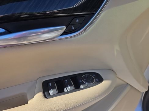 Used 2018 Cadillac XT5 FWD image 11