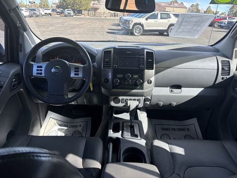 Used 2013 Nissan Frontier SL w/ Moonroof Pkg image 15