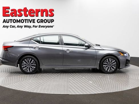 Used 2023 Nissan Altima 2.5 SV w/ SV Premium Package FWD image 4