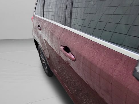 Used 2017 Toyota Highlander XLE image 25