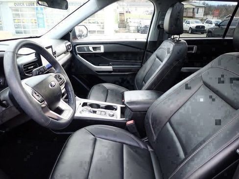 Used 2023 Ford Explorer XLT w/ Equipment Group 202A AWD/4WD image 11
