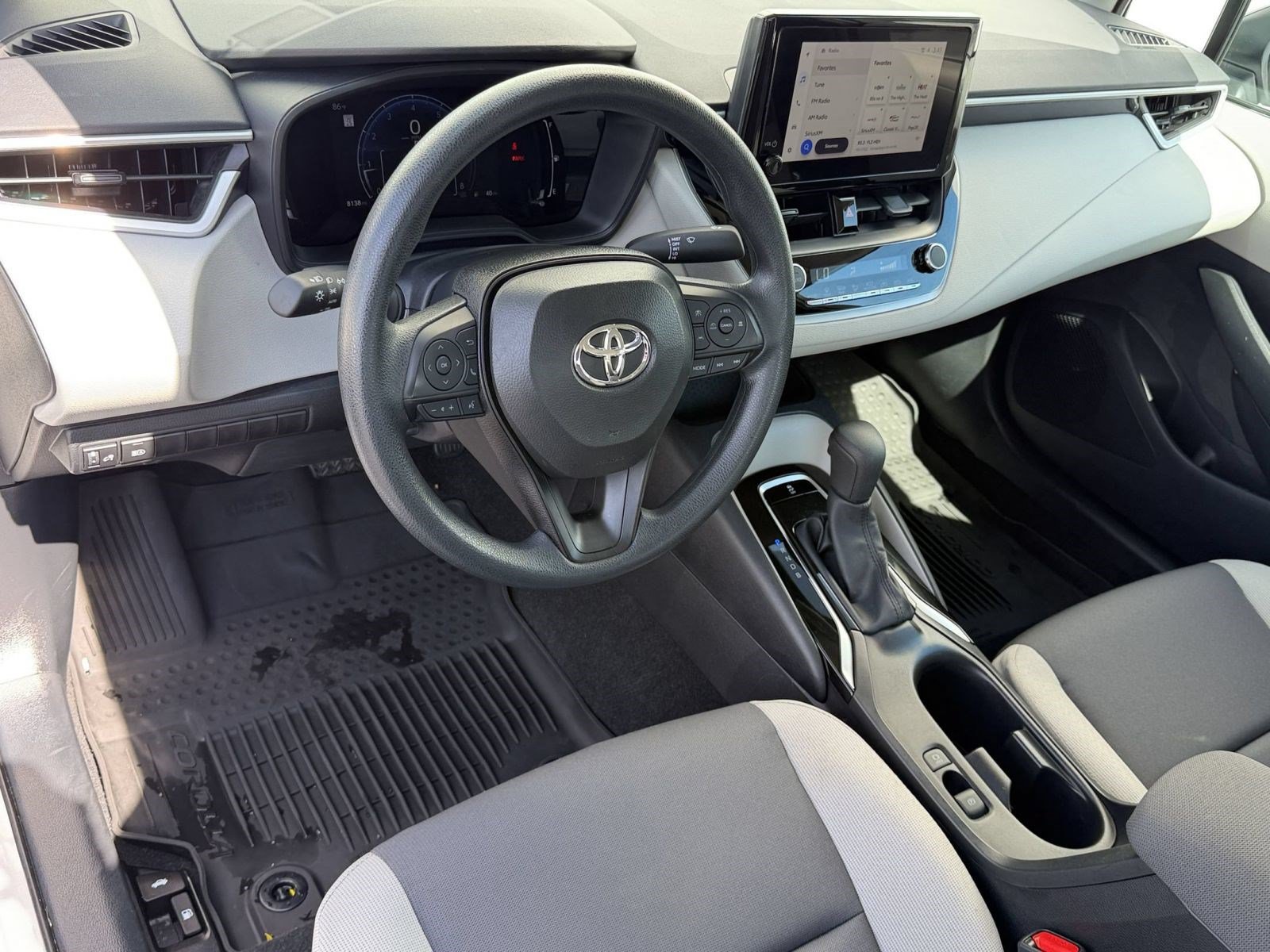 Used 2026 Toyota Corolla LE FWD image 4
