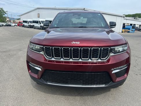 Used 2025 Jeep Grand Cherokee Limited AWD/4WD image 2