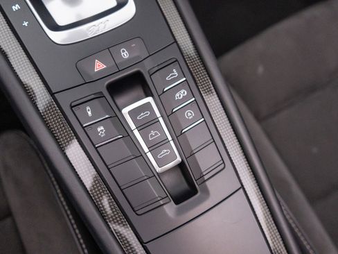 Used 2019 Porsche 911 Cabriolet image 31