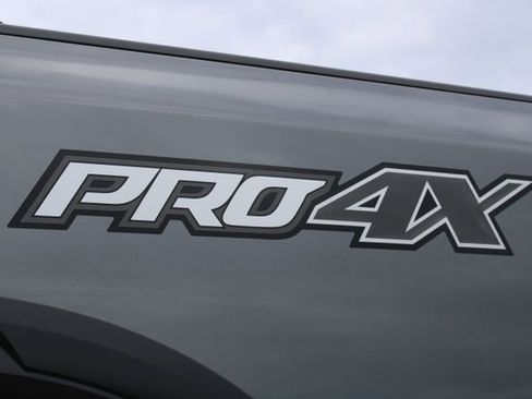 Used 2024 Nissan Titan PRO-4X w/ Pro-4x Convenience Package image 18