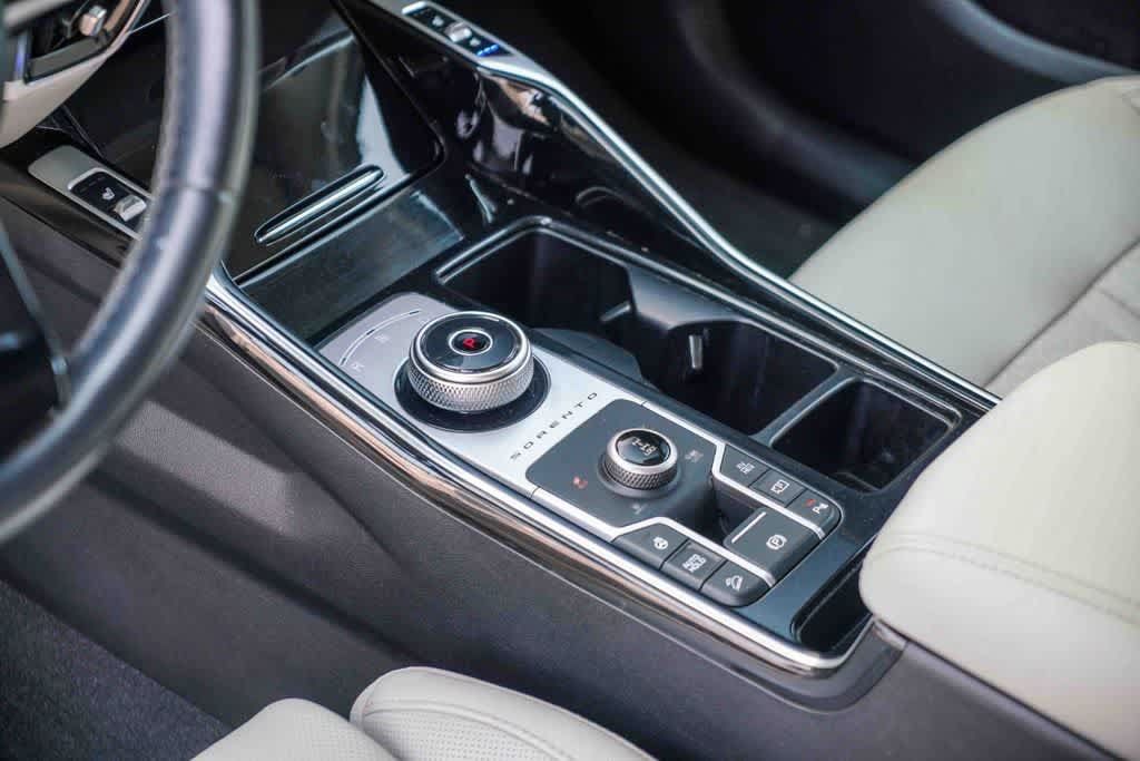 Certified 2022 Kia Sorento SX Prestige w/ Panoramic Sunroof Package AWD/4WD image 18