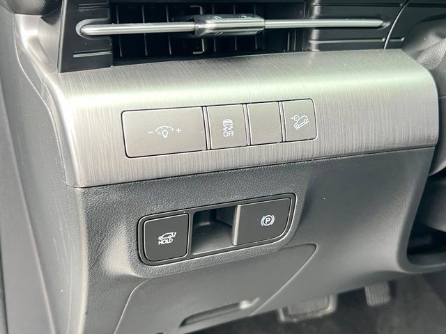 Used 2024 Hyundai Kona Limited AWD/4WD image 16