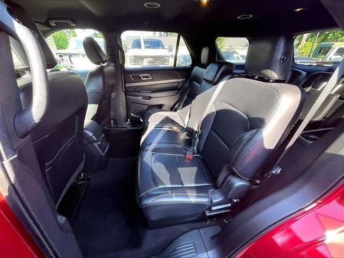 Used 2019 Ford Explorer XLT w/ Equipment Group 202A AWD/4WD image 21