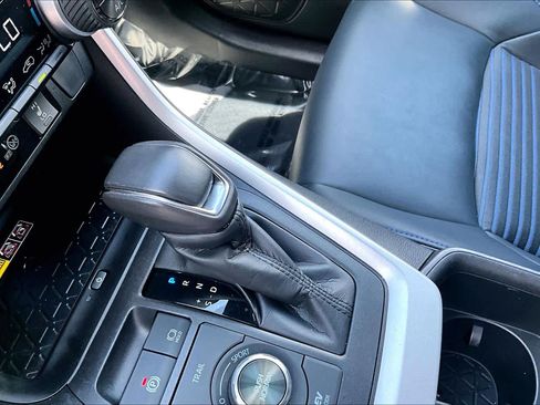 Used 2022 Toyota RAV4 XSE AWD/4WD image 17