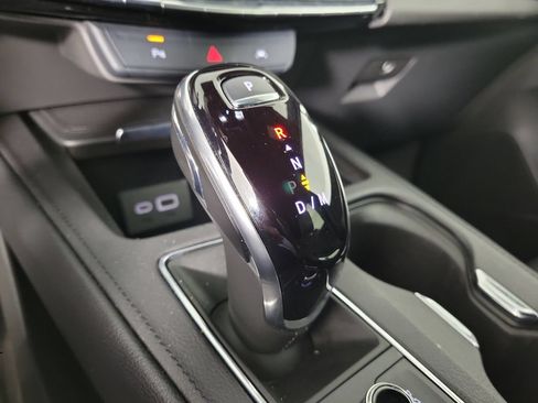 Used 2025 Cadillac XT4 Premium Luxury FWD image 27