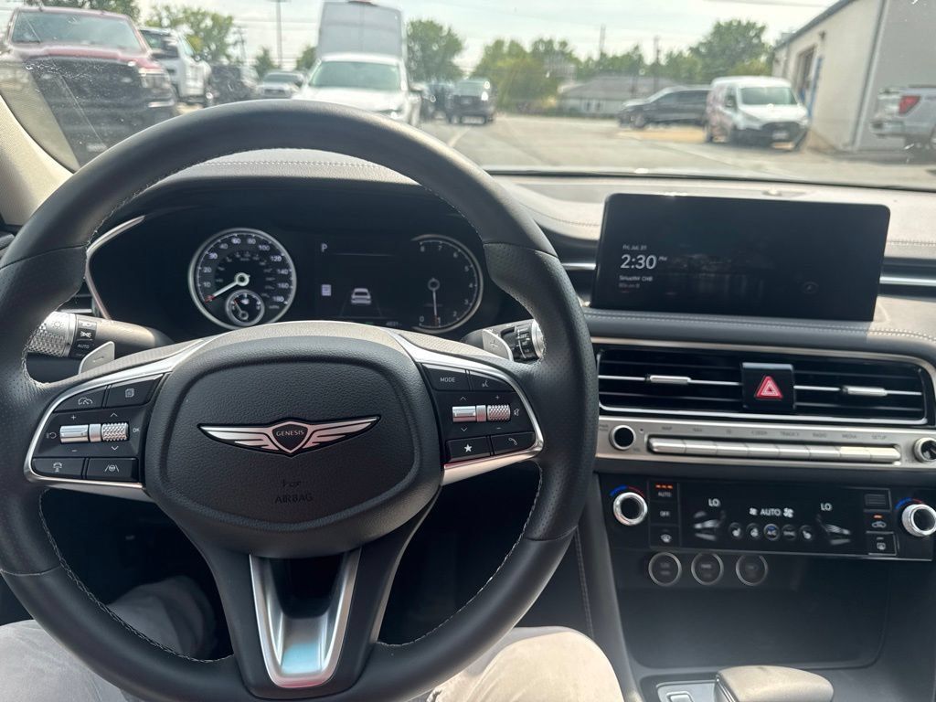 Used 2025 Genesis G70 2.5T AWD/4WD image 3