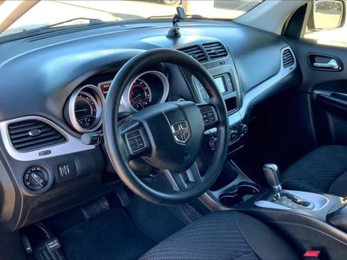 Used 2019 Dodge Journey SE w/ Blacktop Package FWD image 18