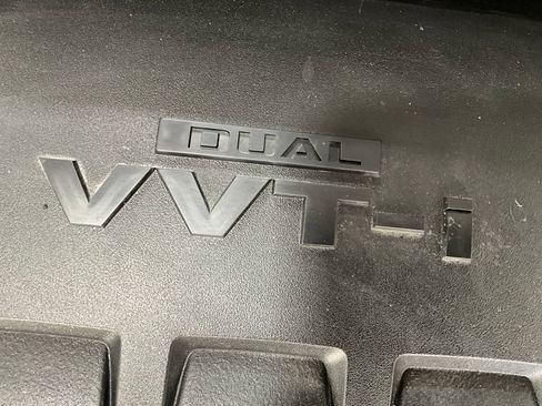 Used 2018 Toyota Corolla SE w/ SE Premium Package image 29