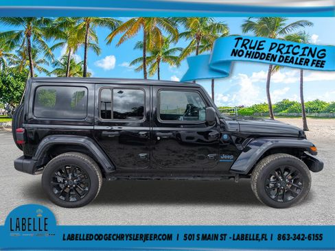 Used 2025 Jeep Wrangler Unlimited Sahara w/ Safety Group AWD/4WD image 3