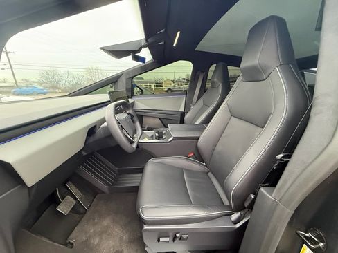 Used 2025 Tesla Cybertruck AWD Crew Cab image 13