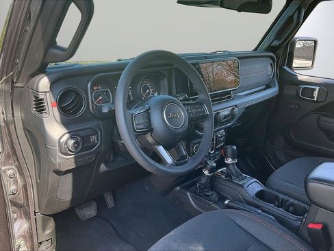 Certified 2025 Jeep Wrangler Unlimited Rubicon image 19