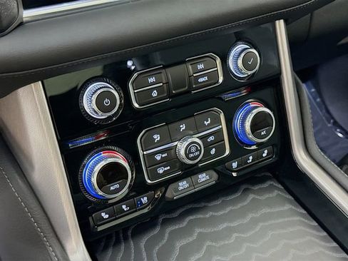 Used 2024 GMC Yukon Denali w/ Advanced Technology Package AWD/4WD image 18