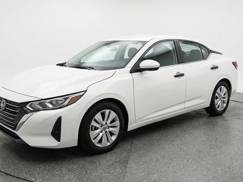 Used 2025 Nissan Sentra S FWD image 3