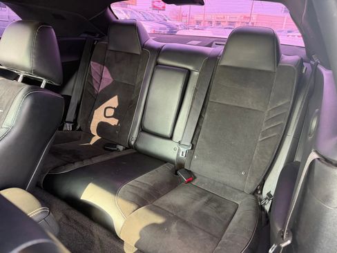 Used 2015 Dodge Challenger SRT w/ Technology Group image 9