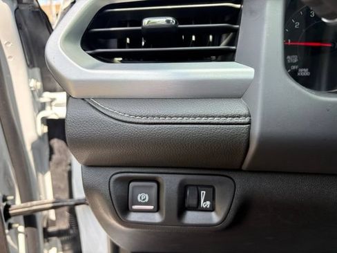 Used 2023 GMC Acadia SLE w/ Driver Convenience Package FWD image 33