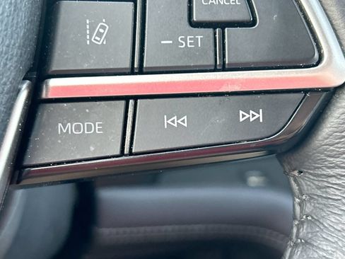 Used 2025 Toyota Sienna XLE FWD image 17