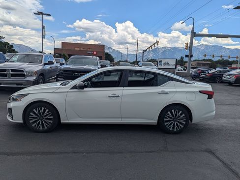 Used 2025 Nissan Altima 2.5 SV FWD image 8