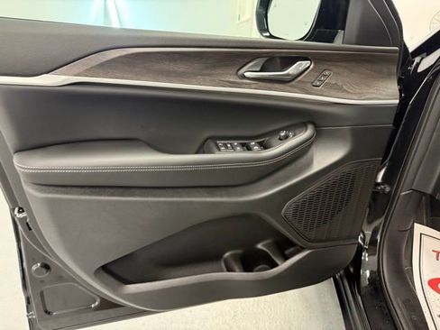 New 2025 Jeep Grand Cherokee Limited image 14