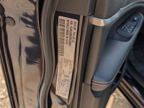 Used 2024 Jeep Grand Cherokee Limited w/ Luxury Tech Group II image 16