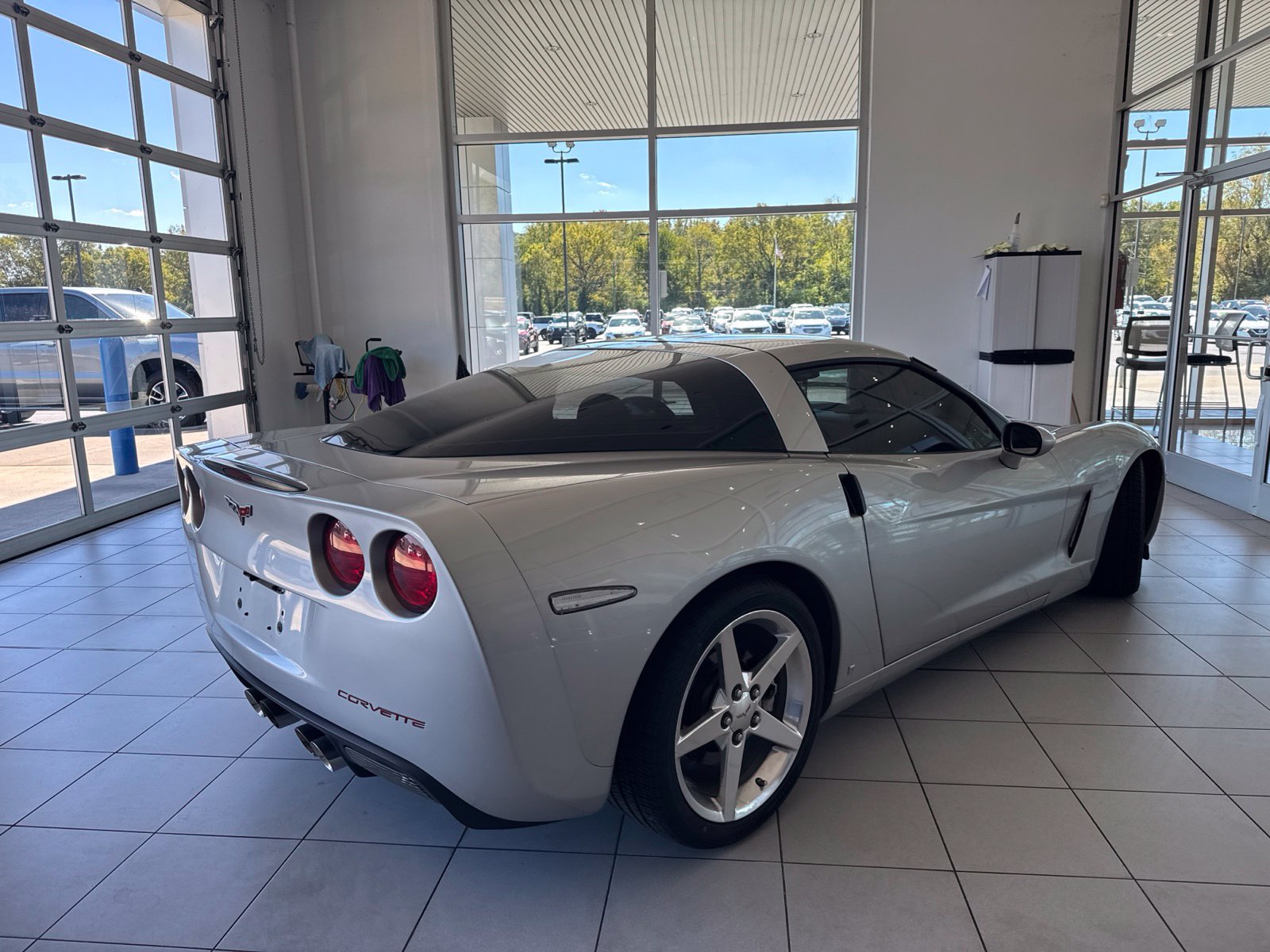 Used 2006 Chevrolet Corvette Coupe w/ Preferred Equipment Group RWD image 4