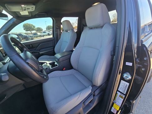 Used 2025 Toyota Tacoma SR5 AWD/4WD image 15