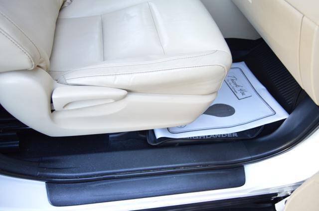 Used 2015 Toyota Highlander XLE FWD image 31