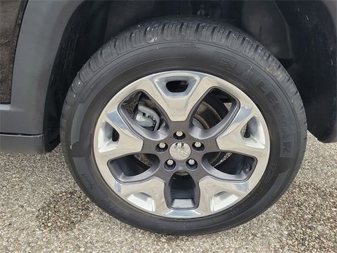 Used 2018 Jeep Compass Limited w/ Navigation Group image 9