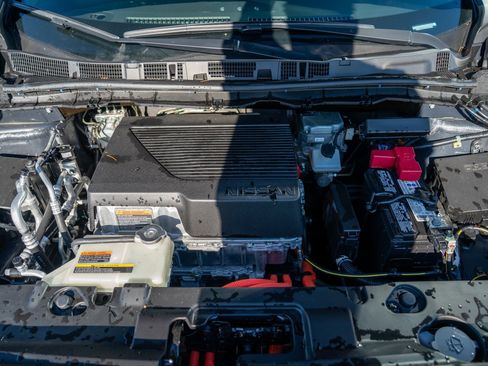 Used 2022 Nissan Leaf SV FWD image 28