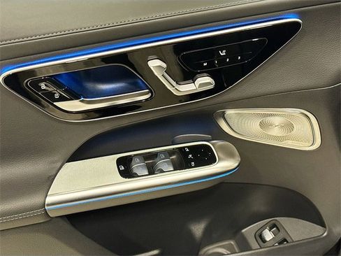 Used 2025 Mercedes-Benz GLC 350e 4MATIC w/ Advanced USB Package image 18