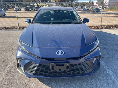 Used 2025 Toyota Camry SE image 2