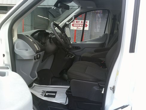 Used 2019 Ford Transit 250 130 Low Roof w/ Exterior Upgrade Package RWD image 11