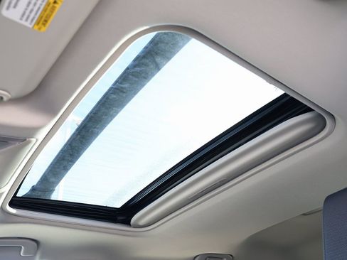 Used 2025 Toyota RAV4 XLE image 3