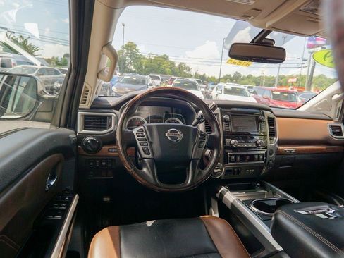 Used 2019 Nissan Titan Platinum Reserve w/ Platinum Utility Package AWD/4WD image 13
