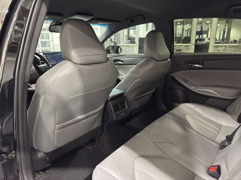 Used 2021 Toyota Avalon XLE FWD image 12