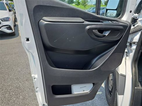 Used 2022 Mercedes-Benz Sprinter 2500 image 16