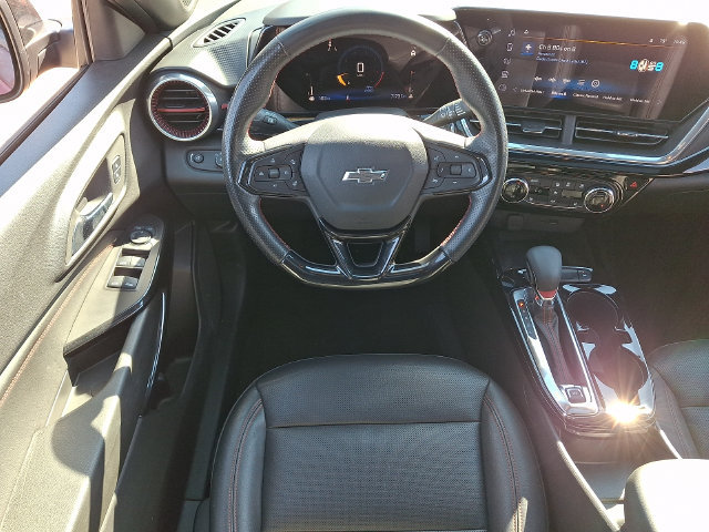 Used 2024 Chevrolet Trax RS w/ Sunroof Package FWD image 3