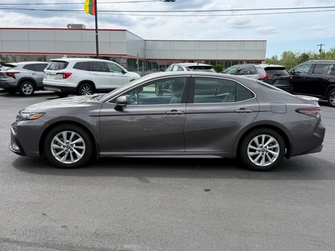 Used 2023 Toyota Camry SE FWD image 5