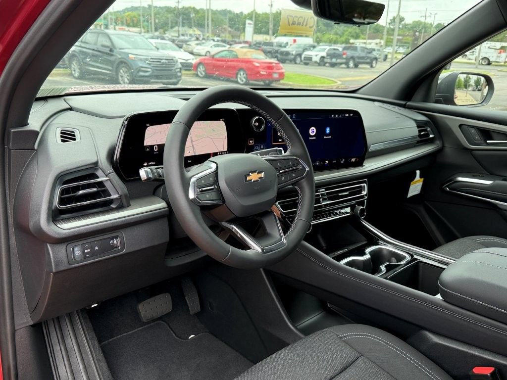 New 2026 Chevrolet Traverse LT w/ Sun and Wheel Package FWD image 9