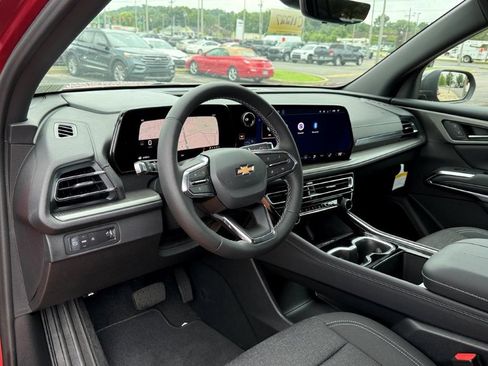 New 2026 Chevrolet Traverse LT w/ Sun and Wheel Package FWD image 9