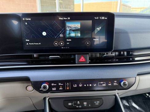 Used 2025 Kia Carnival EX image 19