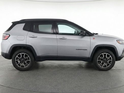 Used 2025 Jeep Compass Trailhawk image 11