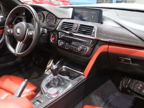 Used 2019 BMW M4 Convertible w/ Executive Package image 35